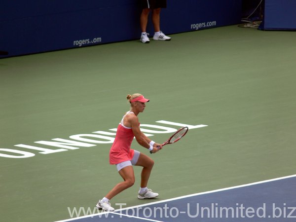 Dementieva returning serve. Rogers Cup, Championship Final.
