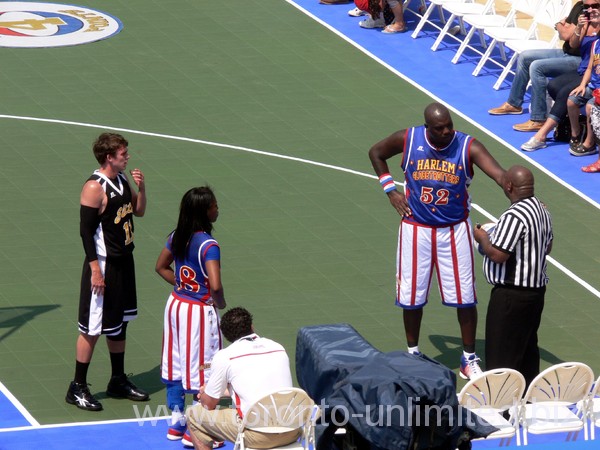 Harlem Globetrotters entertaining at Rogers Cup 2012.