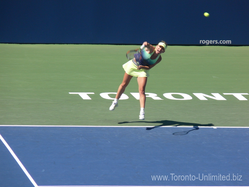 Simona Halep (ROU) serving to Jelena Jankovic 12 August 2015 Rogers Cup Toronto 