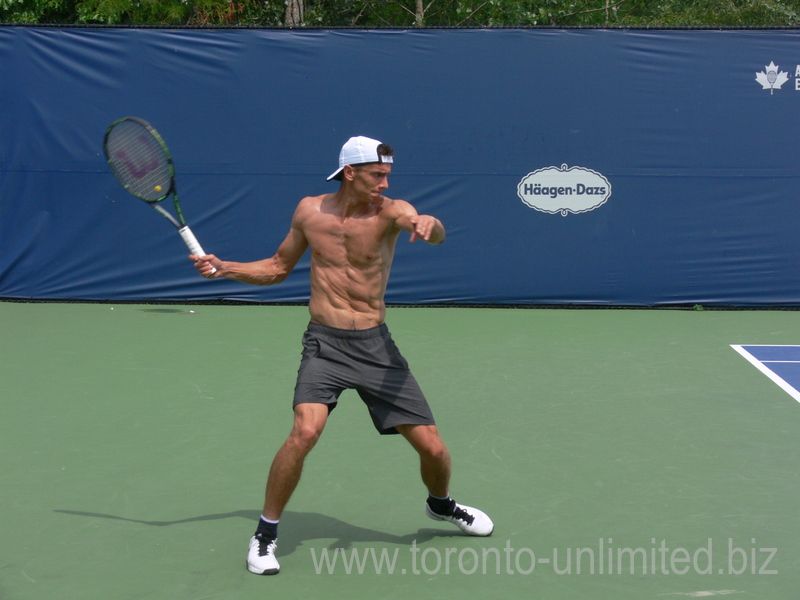 Shirtless Andrey Kuznetsov on practice 28 July 2016 Rogers Cup Toronto