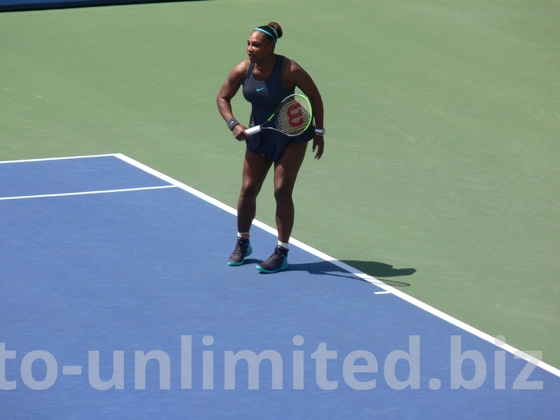 Serena Williams at the baseline returning the backhand to Bianca Andrescu, August 11, 2019 Rogers Cup Toronto