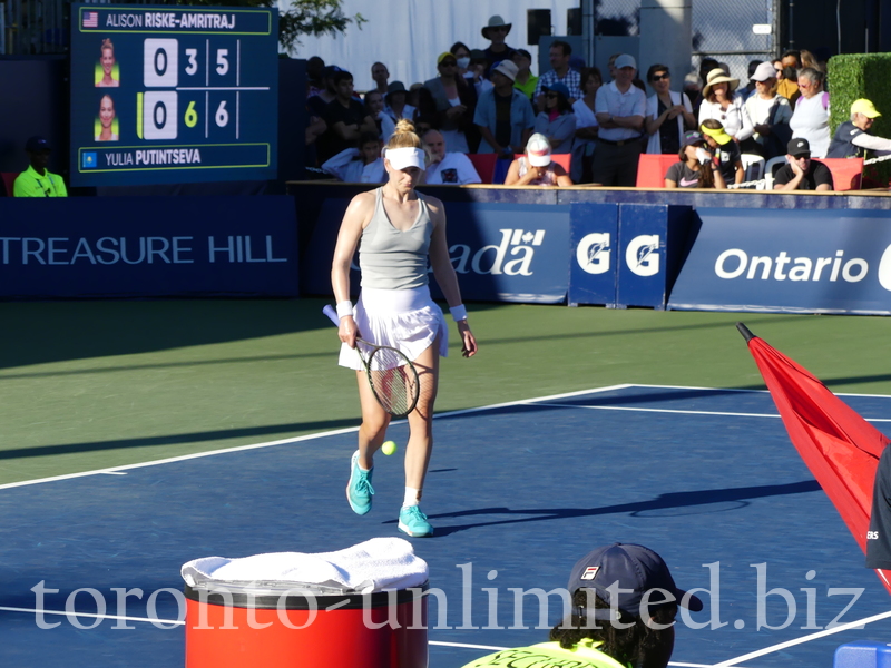 37 Alison RISKE-AMRITRAJ on NATIONAL BANK GRANDSTAND  Thursday, August 11, 2022, is about to lose her match