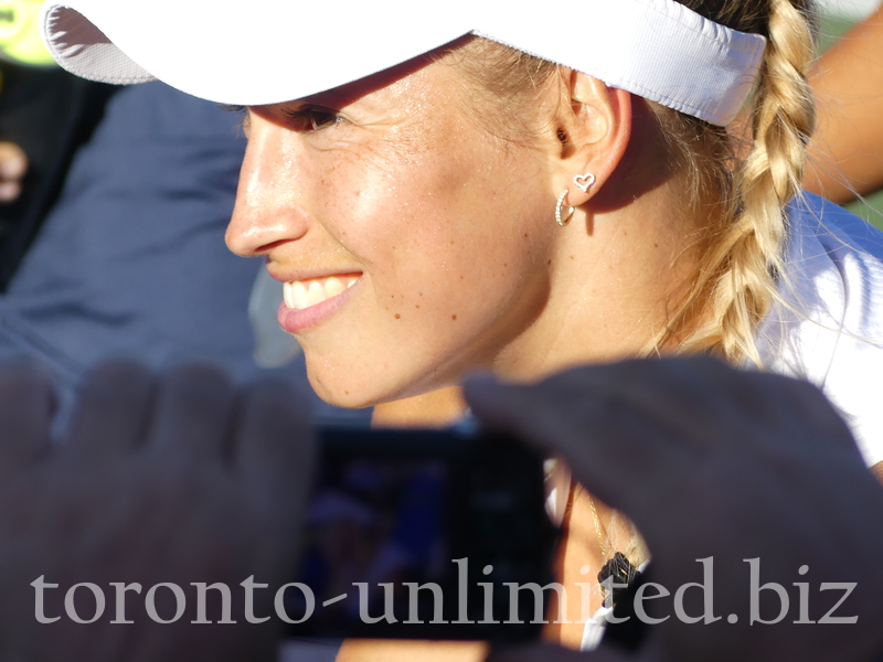 Smiling Yulia PUTINTSEVA KAZ., on NATIONAL BANK GRANDSTAND after her win Thursday, August 11, 2022