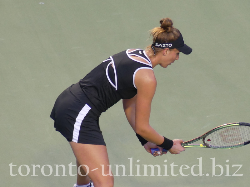 Belinda Bencic on Stadium Court playing Beatriz HADDAD MAIA BRA in Quarterfinal match Friday, August 12, 2022