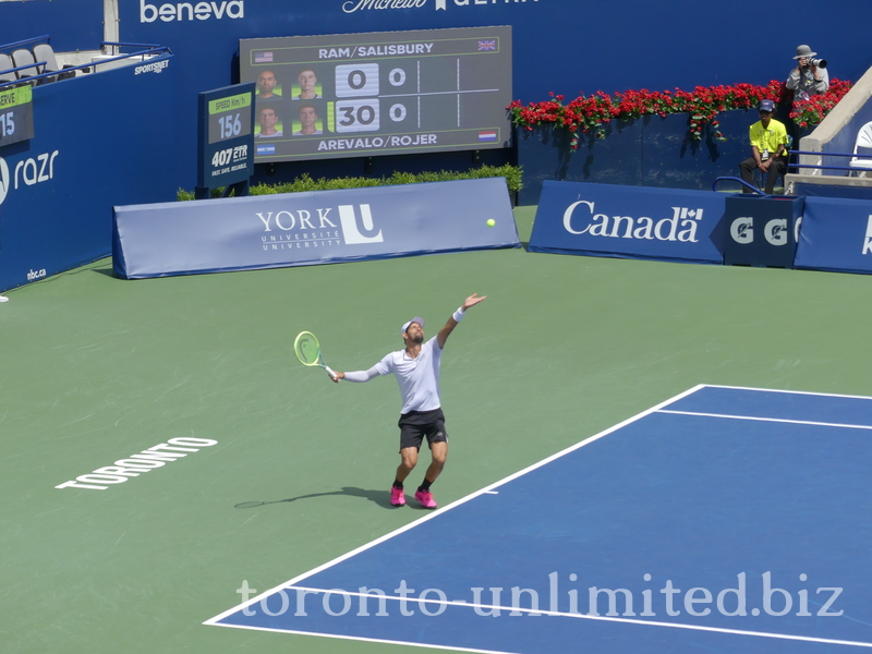 Marcelo AREVALO (ESA) serving for the first game