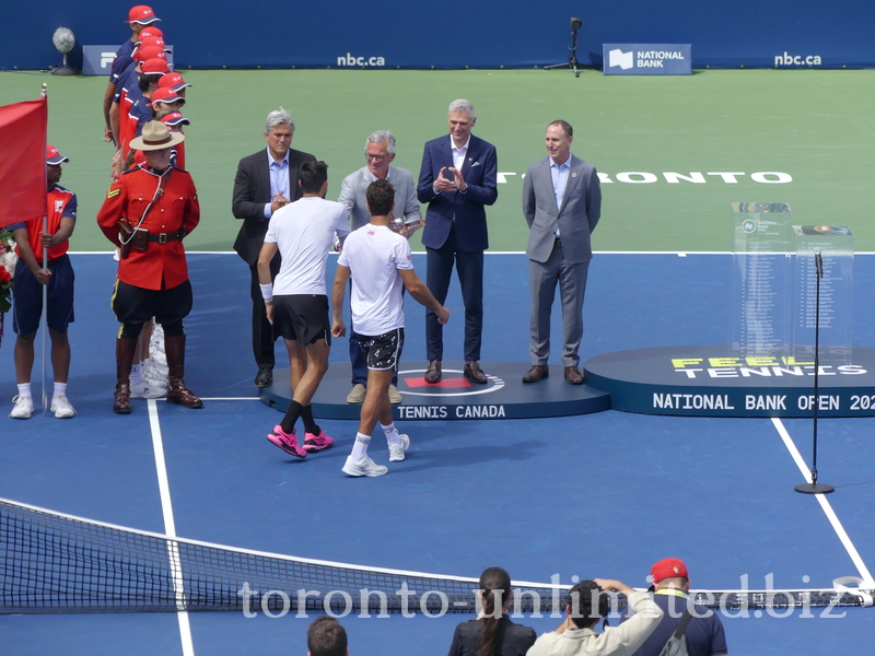 Michael Denham from National Bank presents the Championship Trophy to the winners Marcelo AREVALO (ESA) Jean-Julien ROJER (NED)