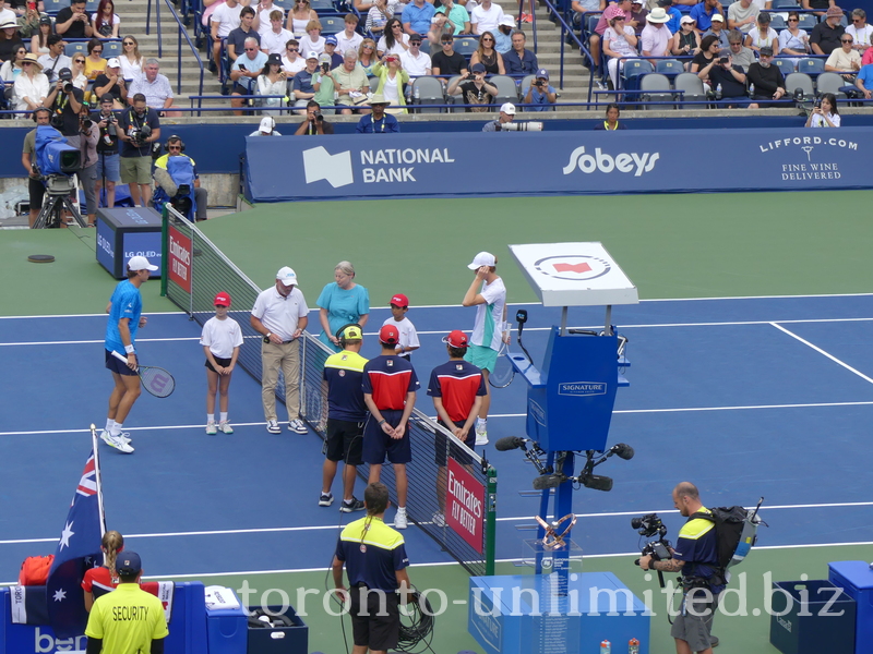 Ceremonial tossup on the Centre Court with Alex DE MINAUR on the left side of the net and Jannik SINNER (ITA) on the right side.