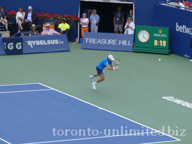 Alex DE MINAUR is chasing the hard shot from Jannik Sinner on Centre Court