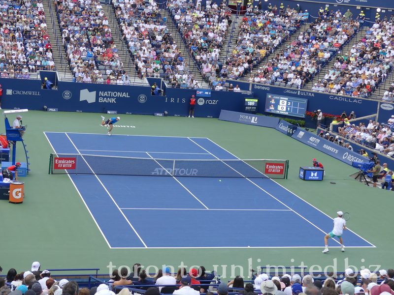 Alex DE MINAUR is serving to Jannik Sinner on Centre Court in the Singles Championship Final.