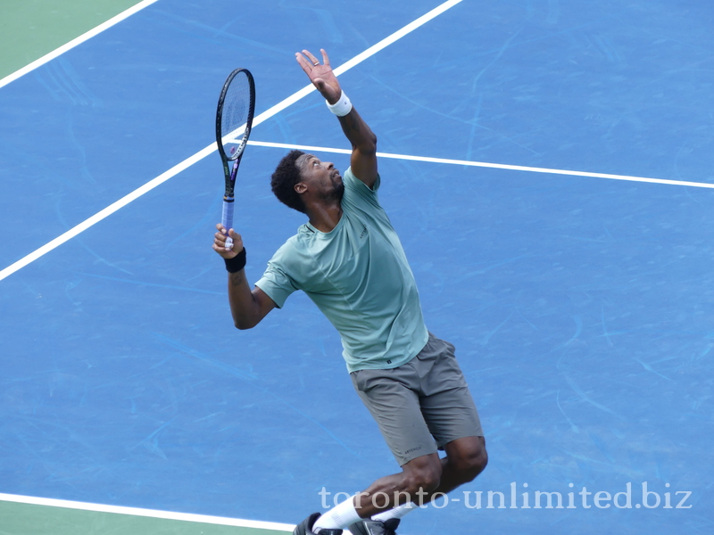 Gael Monfils (FRA) is serving to Stefanos Tsitsipas (GRE) on Centre Court 