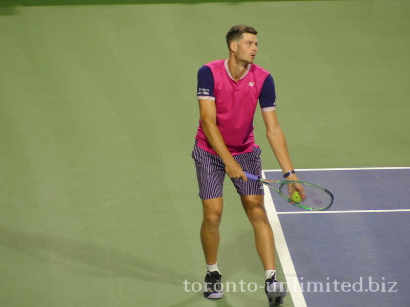 Hubert HURKACZ (POL) [15]  serving to Carlos Alcaraz (ESP) [1]