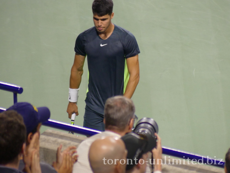 Concentrated Carlos ALCARAZ (ESP) [1] on Centre Court 10 August 2023