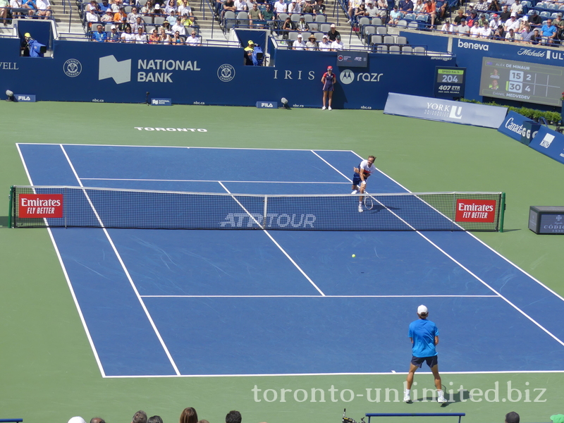 Daniil MEDVEDEV [2] playing smash to Alex DE MINAUR (AUS) 11 August 2023 on Centre Court