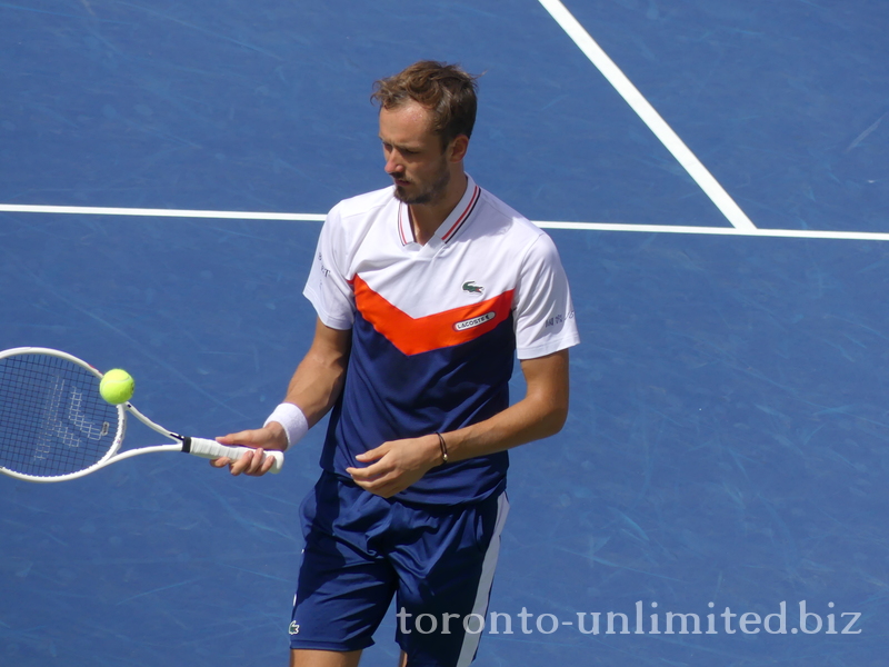 Daniil MEDVEDEV [2] before serve