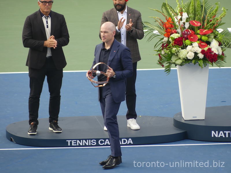 Matthew Evans of National Bank presenting Doubles Championship Trophy - NBO 2025 Toronto