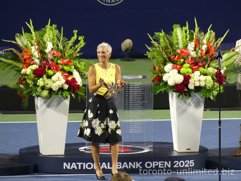Lucie Blanchet of National Bank is presenting the trophy to the Champion Ben Shelton