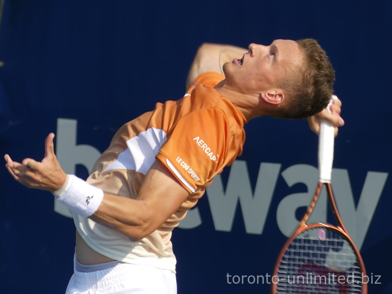 Jiri Lehecka (CZE) in the serve to Mackenzie McDonald (USA), July 30, 2025, NBO 2025 Toronto.