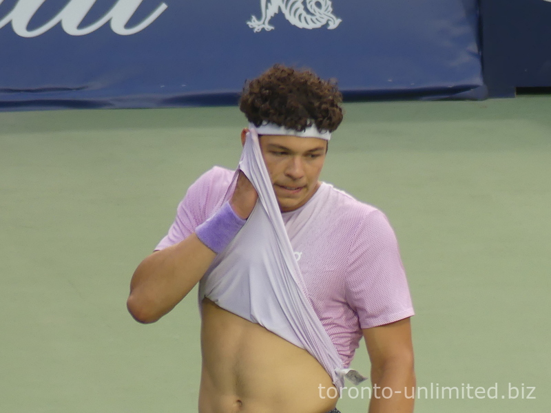 A picture of Ben Shelton in a match with Flavio Cobolli (ITA) at NBO 2025, August 3, 2025