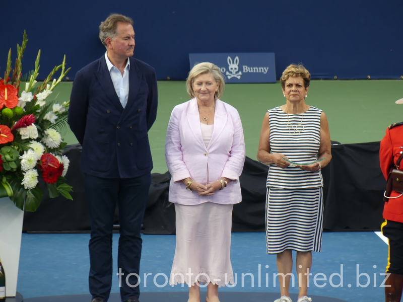 A guest of Tennis Canada, WTA Supervisor Donna Kelso, Volunteer�s 