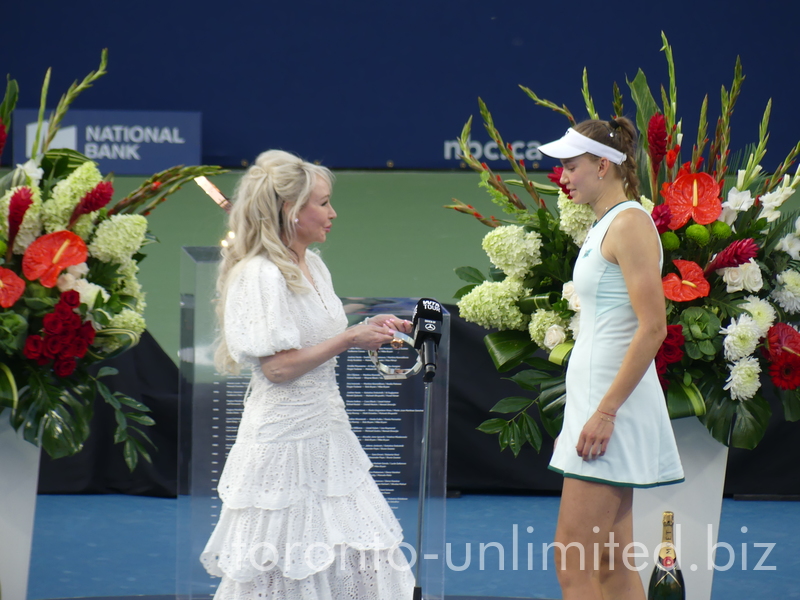 Susan Rogers of Rogers Communication is presenting runners-up trophy 