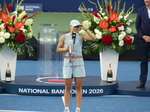 NBO 2026 Champion Iga Swiatek with her Trophy is talking to the public