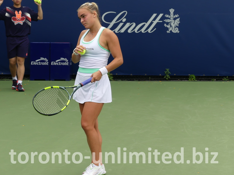 Sara Bejlek�s on the Court  