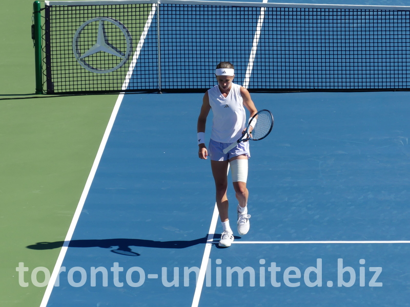 Nikola Bartunkova a winner over Bianca Andrescu. 