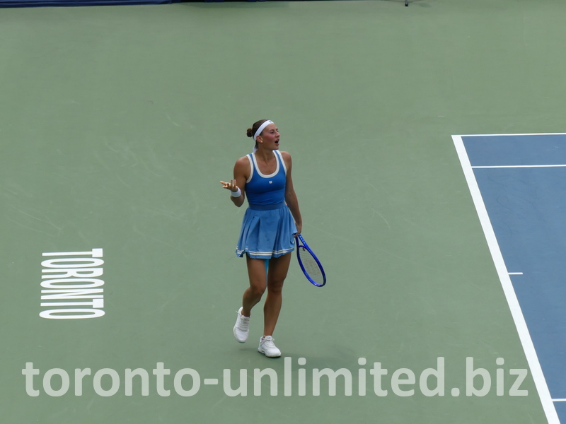 More gesticulation from Marta Kostyuk on Central Court in the match with Swiatek.