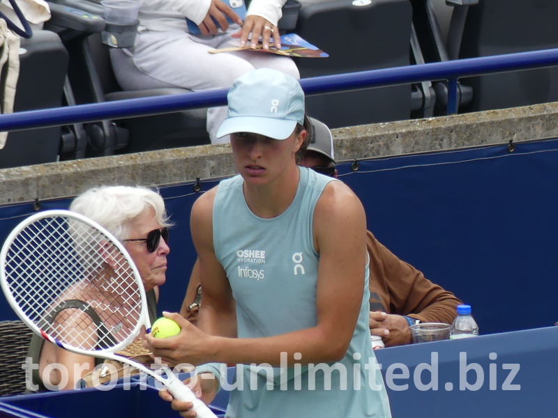 Close-up of Iga Swiatek with the hat.