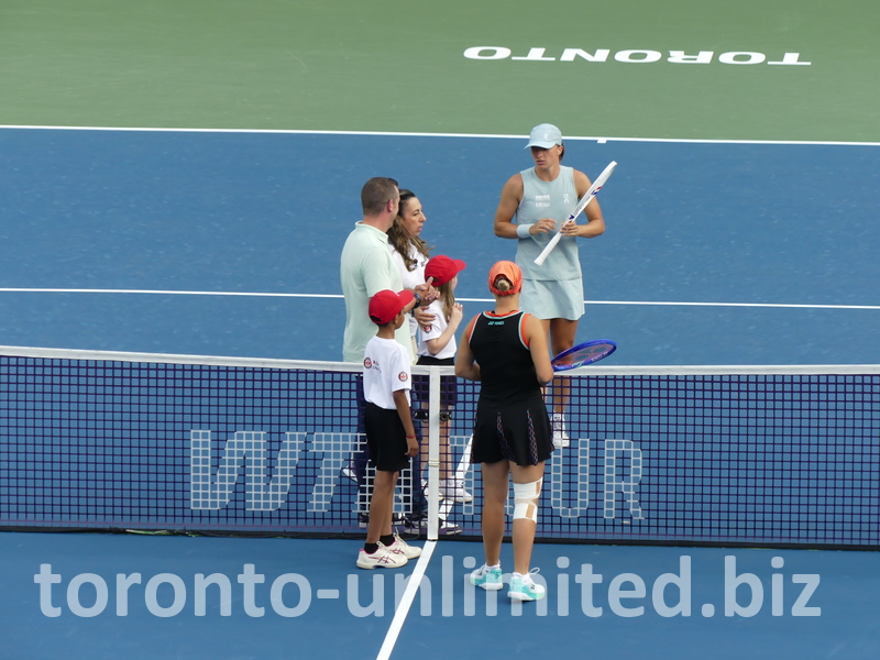 Diana SHNAIDER and Iga SWIATEK come to the Court, posing for photos and for a coin toss.