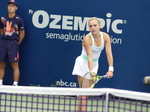 Sara Bejlek serves Xiyu WANG in the preparation motion