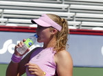 Mira Andreeva hydrates before her match with Pliskova.