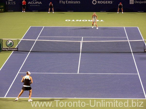 Alisa Kleybanova and Maria Sharapova on Centre Court.