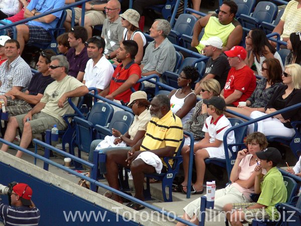 Richard Williams and Venus Williams watching Serena Williams.