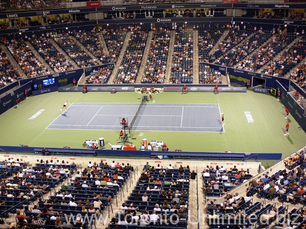 Stadium Court playing Kuznetsova and Stosur, 18 August 2009.