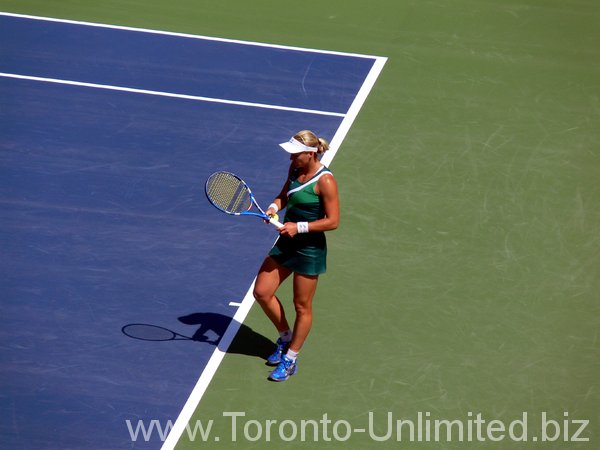 Sybille Bammer playing Maria Sharapova, 19 August 2009.