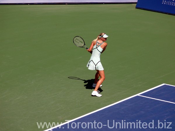 Maria Sharapova playing Sybille Bammer on Stadium Court.