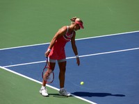 Elena Dementieva serving.