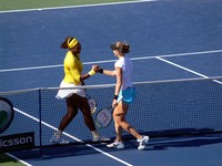 Shake hands Serena Williams and Lucie Safarova.