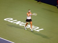 Yaroslava Shvedova on Stadium Court playing Serena Williams, 19 August 2009. Rogers Cup 2009.