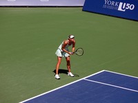 Maria Sharapova receiving from Sybille Bammer, 19 August 2009, Rogers Cup 2009.