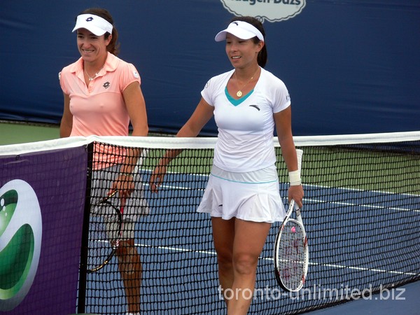 Brianti and Zheng walking off the court.