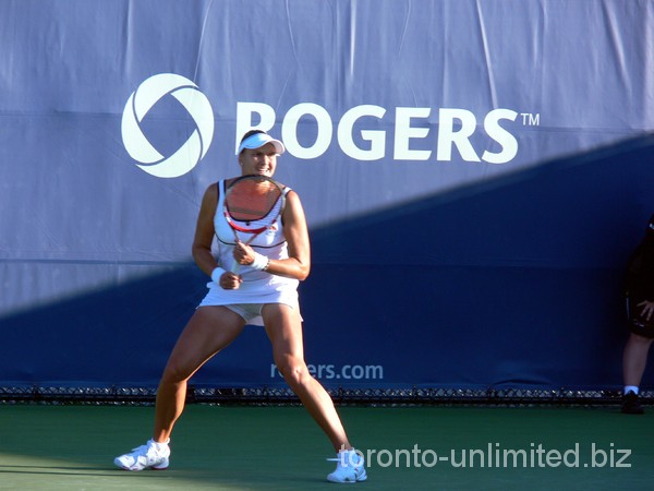 Nadia Petrova in doubles match with Vera Zvonareva