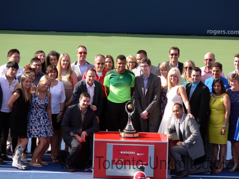 Jo-Wilfried Tsonga and Tennis Canada all staff during closing ceremony August 10, 2014 Rogers Cup Toronto 