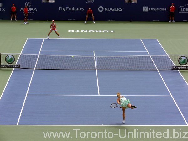 Maria Sharapova serving in opening game.