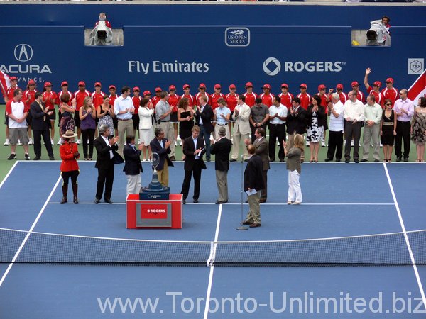 Closing ceremony with thanks to the ball crew.