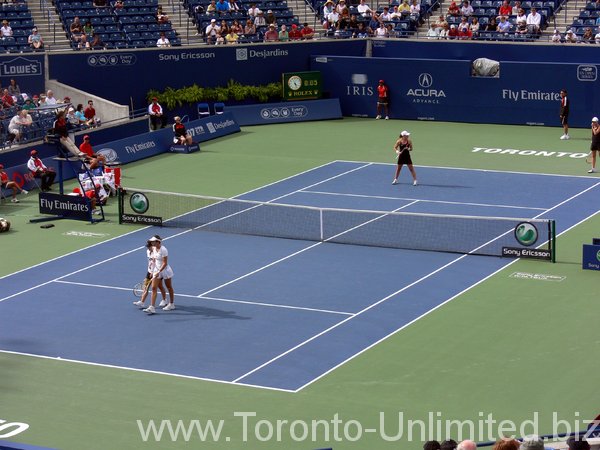 Doubles final, Australians and Spaniards on Centre Court.