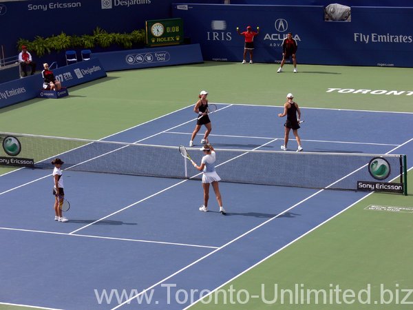 Llagostera Vives and Martinez Sanchez against Stosur and Stubbs.