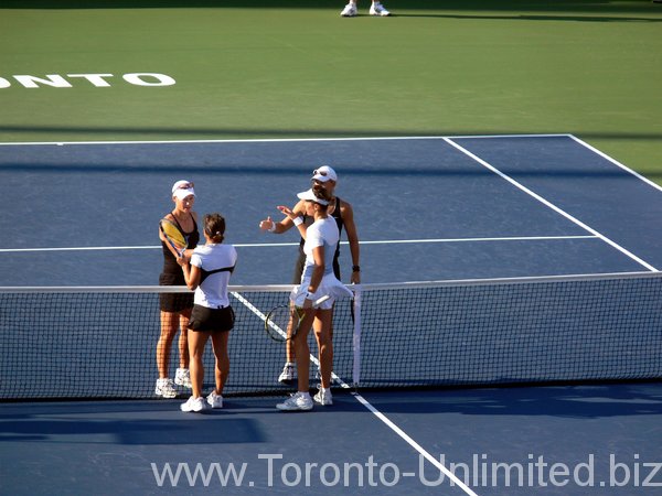 Spaniards shaking hands with Australian team.