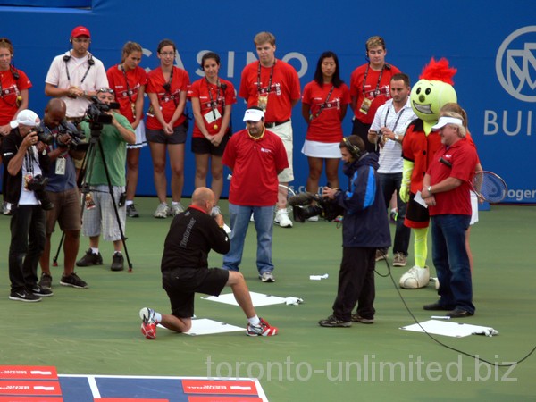 Couple lucky spectators won $1,000.00 each by hitting the square with tennis ball, August 11, 2012 Rogers Cup.